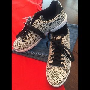 Nike Safari Sneakers